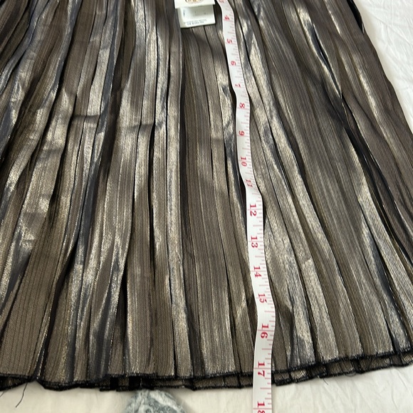 NWT  Tory Burch Mini Metallic Pleated Skirt - $450  Size: 8 - Picture 6 of 10